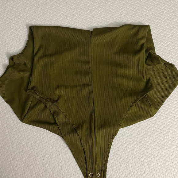 V-neck, body suit - Picture 2 of 3